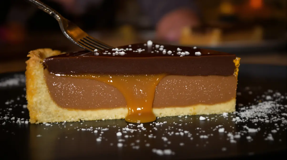 « Même ma belle-mère acariâtre voulait la recette » : ma tarte choco-caramel qui fait croire que j'ai pris des cours de pâtisserie « Même ma belle-mère acariâtre voulait la recette » : ma tarte choco-caramel qui fait croire que j'ai pris des cours de pâtisserie