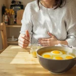 Inconfort intestinal : 4 aliments à ajouter à ses œufs pour réduire l’inflammation et dégonfler, approuvés par des nutritionnistes